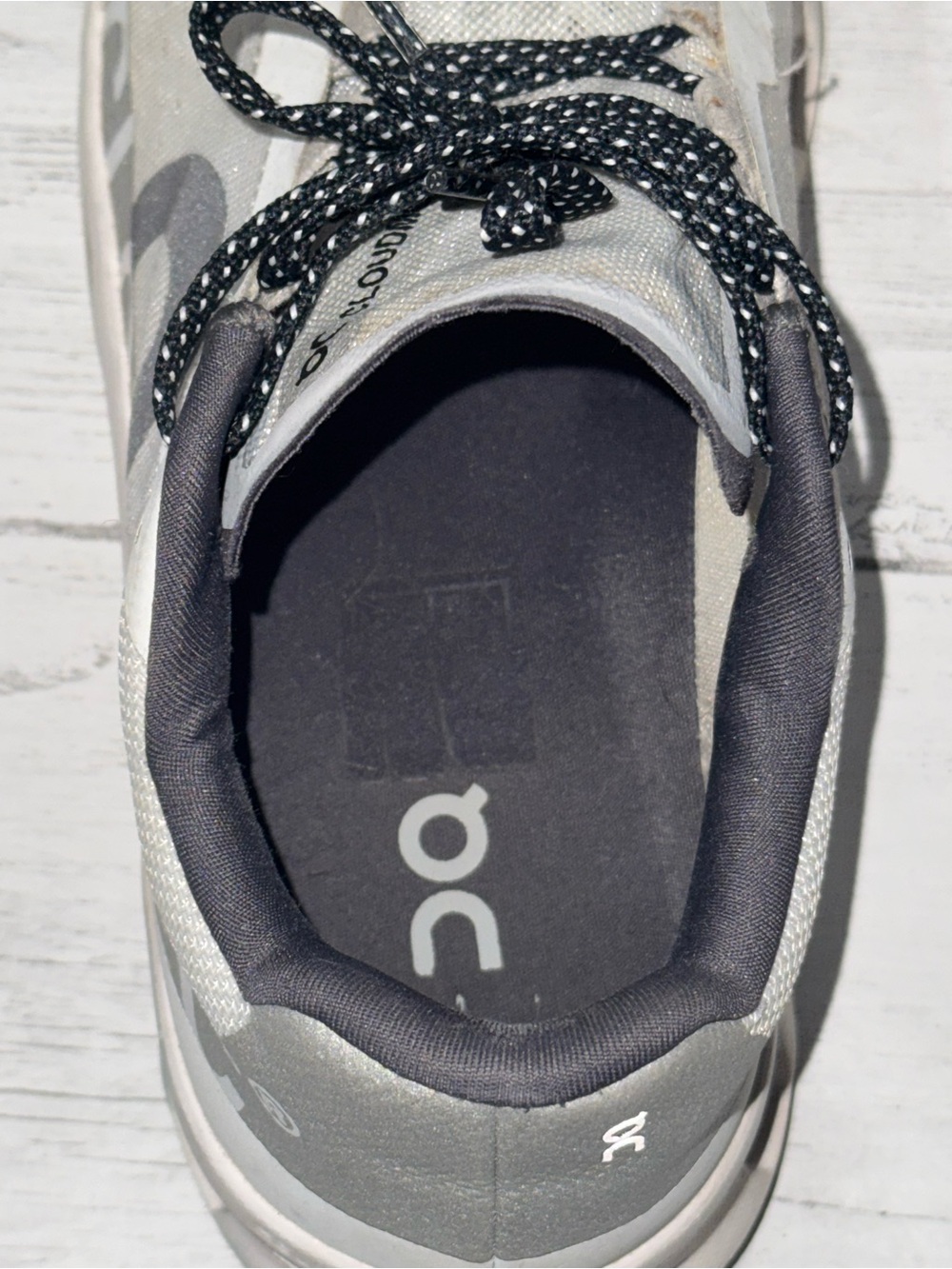 On Cloud Lightweight Running Shoes - Picture 14 of 14